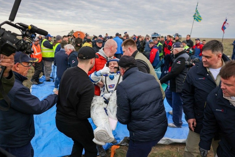 NASA'nın görevdeki en yaşlı astronotu: 70'inci yaşını böyle kutladı - Resim: 8