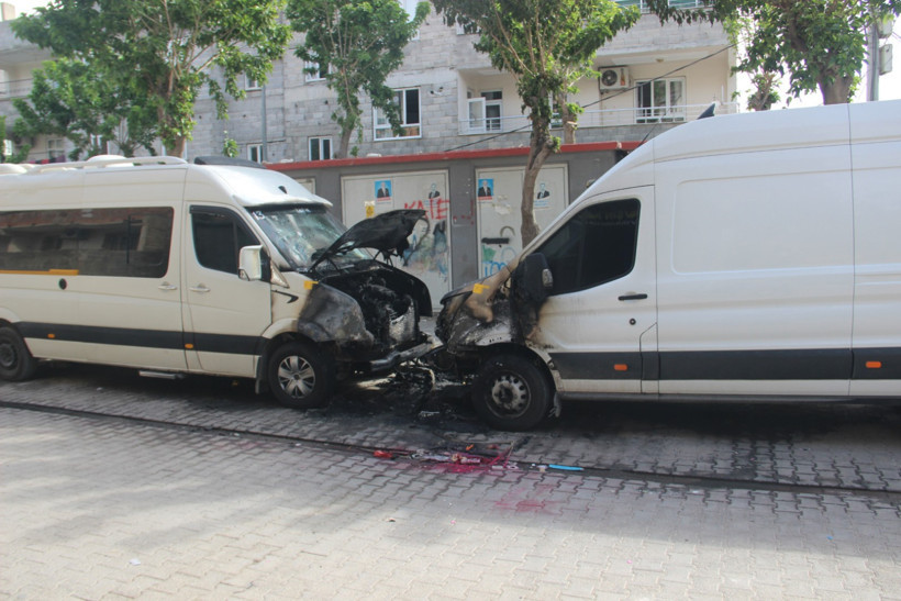 Dokuz aracı ateşe verdi - Resim : 1