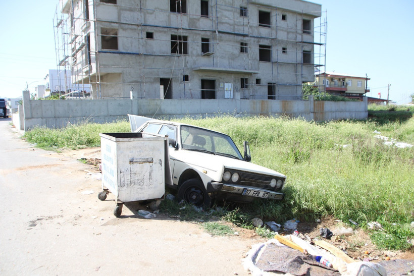 Hacizli aracı çöpe attılar - Resim : 1