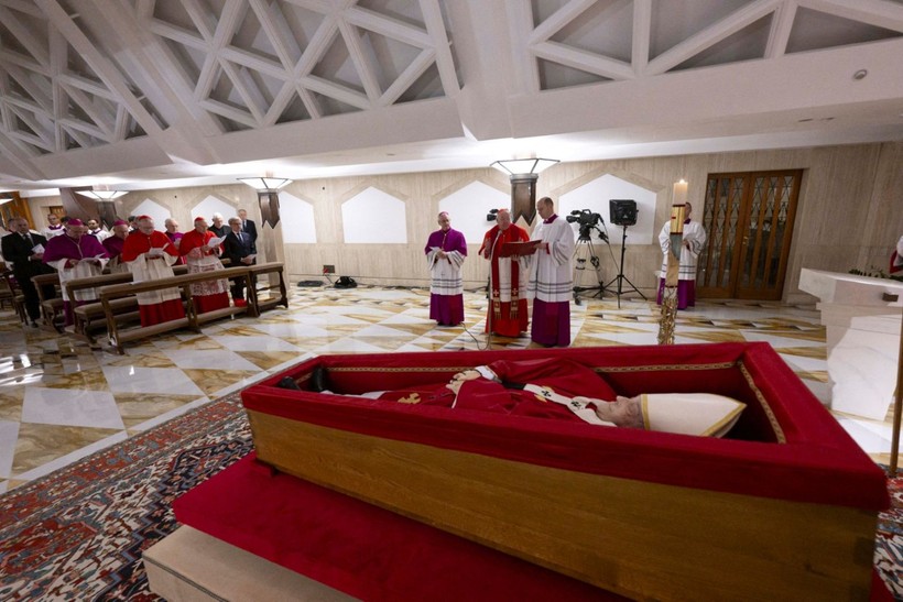 Papa Francis'in naaşı açık tabuta yerleştirildi - Resim: 2