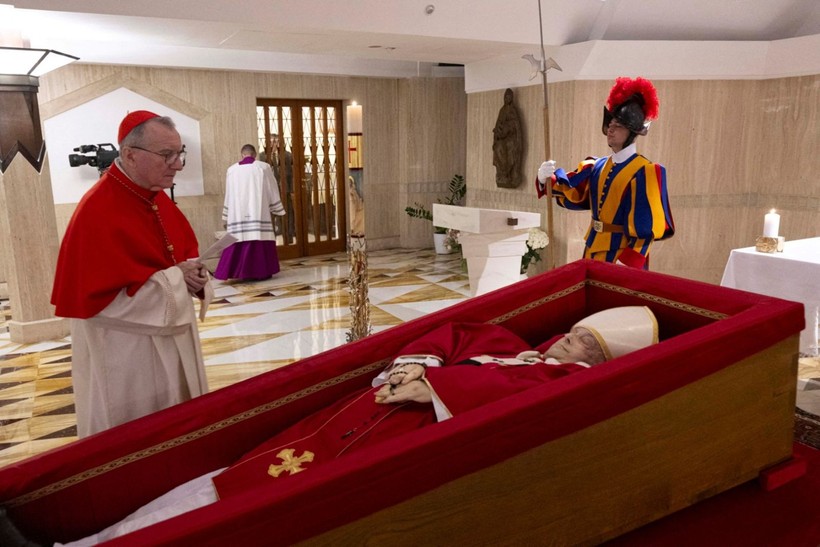 Papa Francis'in naaşı açık tabuta yerleştirildi - Resim: 8