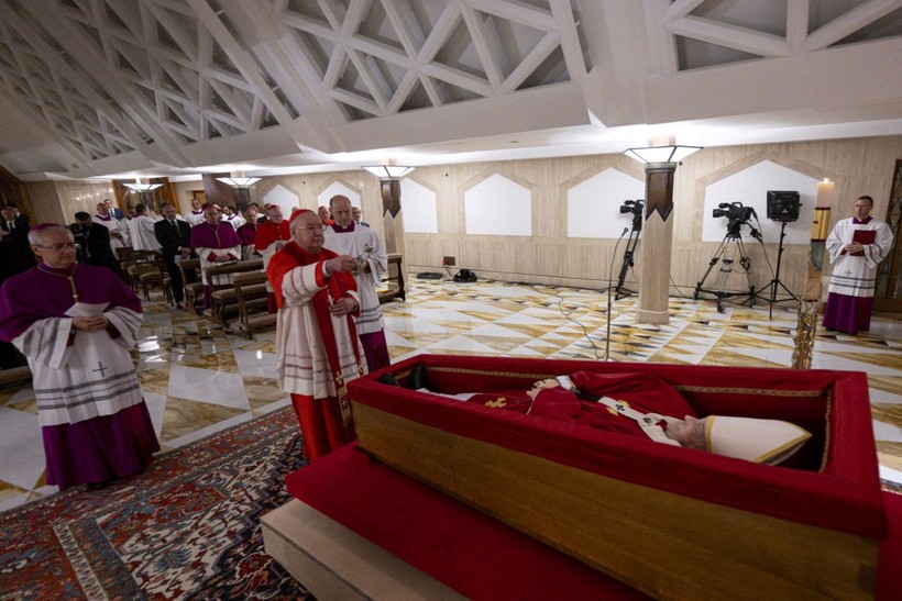 Papa Francis'in naaşı açık tabuta yerleştirildi - Resim: 3