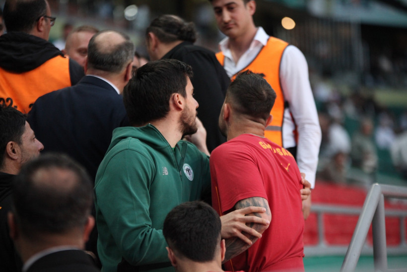 Abdülkerim Bardakcı taraftarla tartıştı, tribüne çıktı - Resim : 1