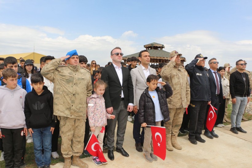 105 çocuk, 105 metrelik bayrakla Cudi Dağı’na yürüdü - Resim: 7