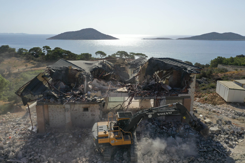Kaş'ta kaçak yapı yıkım ihalesi 9'uncu kez iptal edildi - Resim : 2
