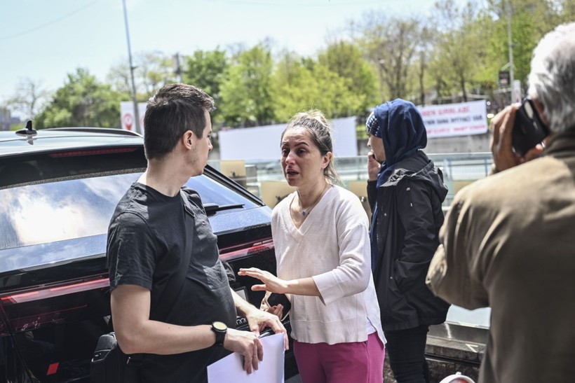 İstanbullular sokağa döküldü: Deprem herkesi korkuttu - Resim: 5