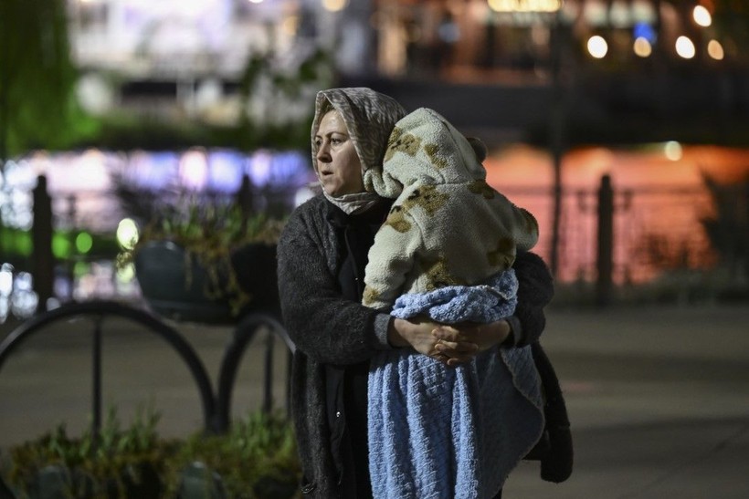 İstanbul'da deprem korkusu: Geceyi dışarıda geçiriyorlar - Resim: 16