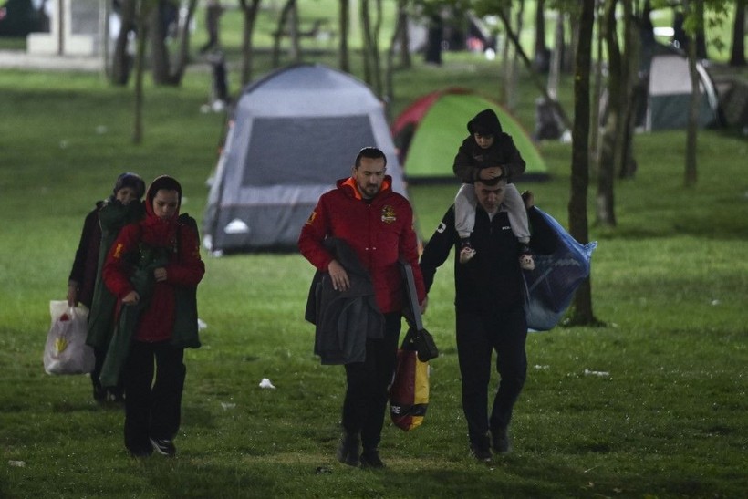 İstanbul'da deprem korkusu: Geceyi dışarıda geçiriyorlar - Resim: 17