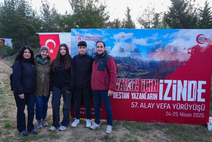 57. Alay Yürüyüşü şafakla başladı: Saçlarına kına yakıp, asker çorbası içtiler - Resim: 7