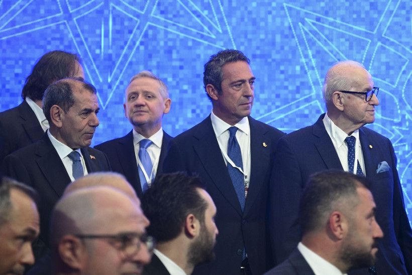 Futbolcuları tokalaşmaz, onlar omuz omuza! - Resim : 1