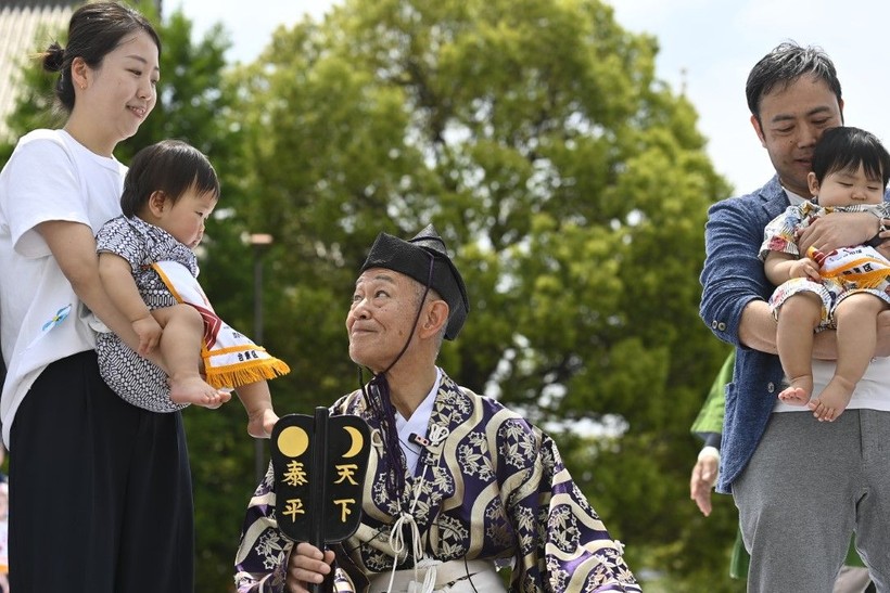 Bebeklerin ağlatıldığı festival: Nakizumo - Resim: 15