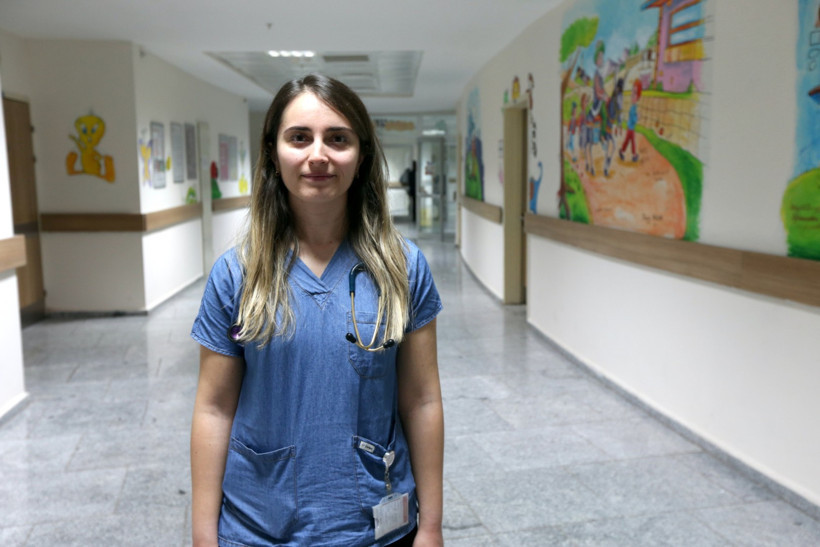 'Deli bat bat otu' yiyen çocuklar hastanelik oldu - Resim : 2