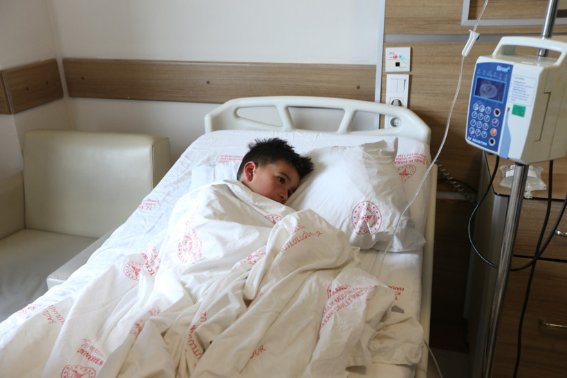 'Deli bat bat otu' yiyen çocuklar hastanelik oldu - Resim : 1