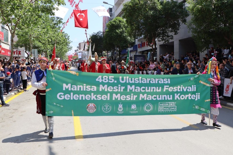 485 yıllık gelenek! 8 ton mesir macunu saçıldı - Resim: 7