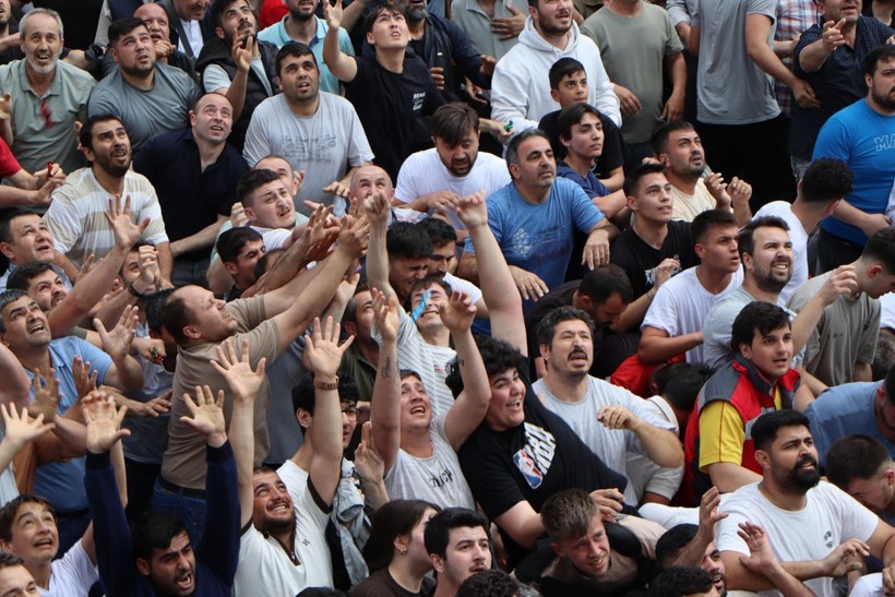 485 yıllık gelenek! 8 ton mesir macunu saçıldı - Resim: 2