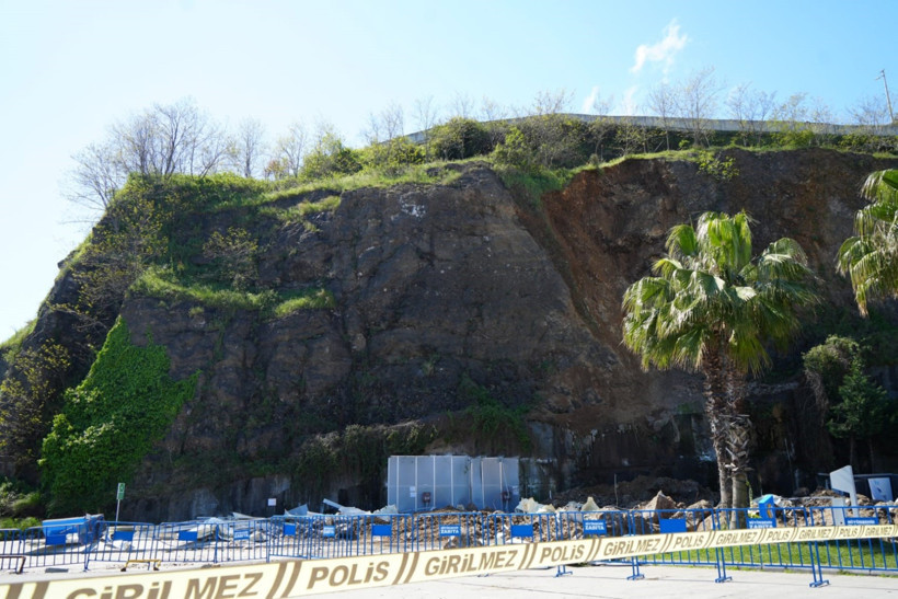 Heyelan faciasında dikkat çeken tabela - Resim : 2