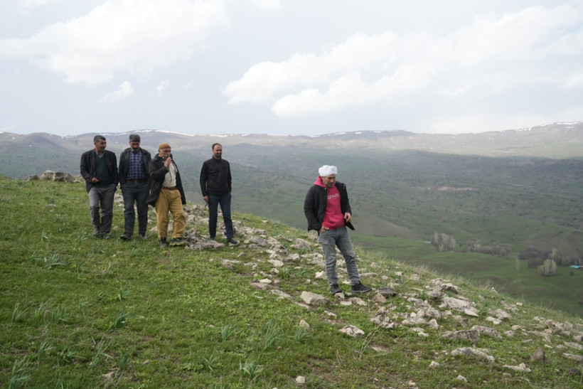 Hayvan otlatırken buldu: 110 bin ahlat ağacı arasında kale kalıntıları - Resim : 2