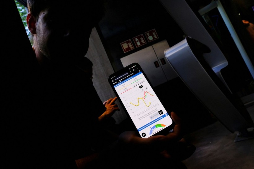 Dünya elektriksiz yaşamı konuşuyor: Yanınızda olması gereken 5 şey - Resim: 8
