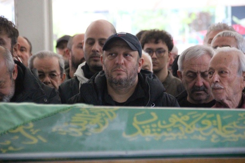Oyuncu Serkan Keskin'in annesi toprağa verildi - Resim: 2