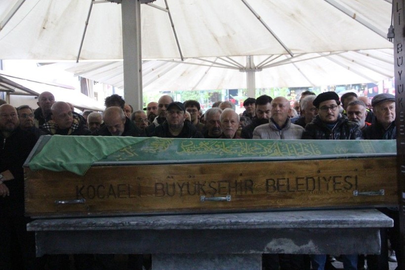 Oyuncu Serkan Keskin'in annesi toprağa verildi - Resim: 7