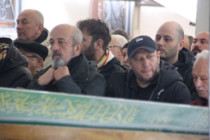Oyuncu Serkan Keskin'in annesi toprağa verildi - Resim: 8