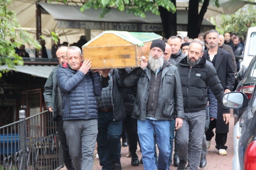 Oyuncu Serkan Keskin'in annesi toprağa verildi - Resim: 10