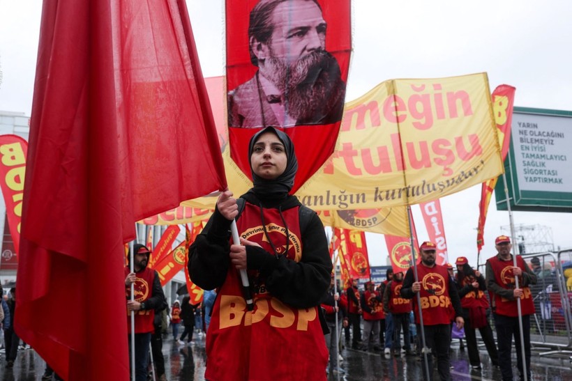 Fotoğraflarla yaka paça 1 Mayıs - Resim: 16