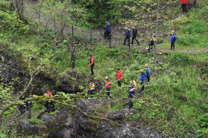 Kanyonda gizemli olay: Otomobil bulundu, ikisi de yok - Resim : 2