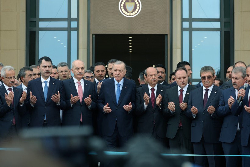 5,5 milyarlık yavru saray dualarla açıldı - Resim : 1