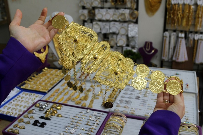 Altın dokunanı yakıyor, vatandaş sahtesini alıyor - Resim: 1