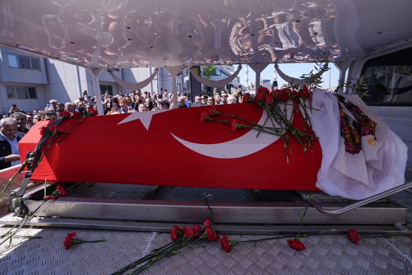Kare kare veda: Sırrı Süreyya Önder son yolculuğuna böyle uğurlandı - Resim: 33