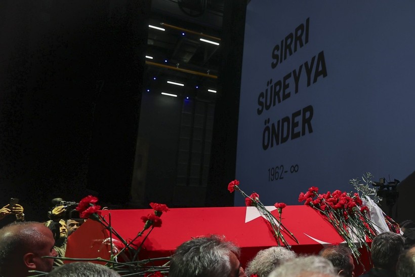 Kare kare veda: Sırrı Süreyya Önder son yolculuğuna böyle uğurlandı - Resim: 41