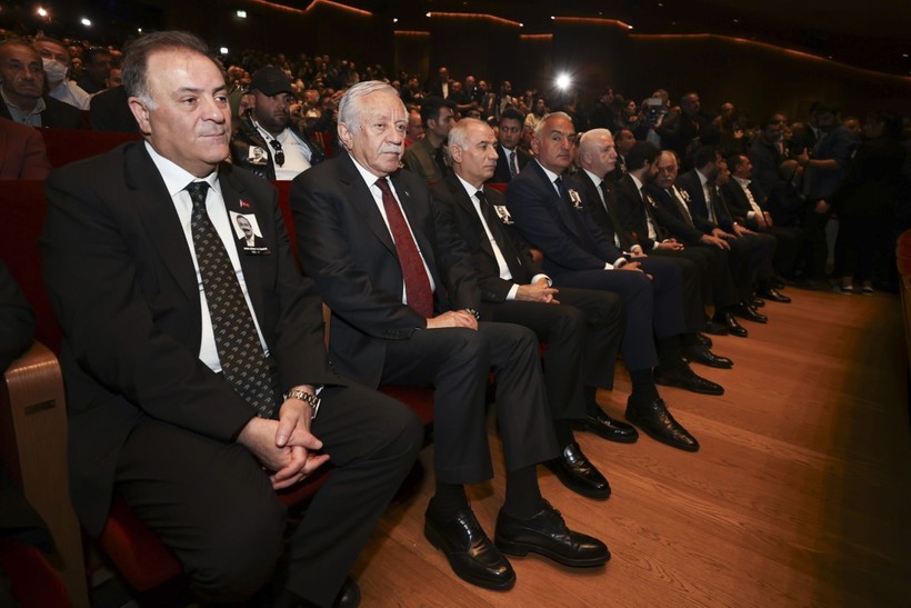 Kare kare veda: Sırrı Süreyya Önder son yolculuğuna böyle uğurlandı - Resim: 43