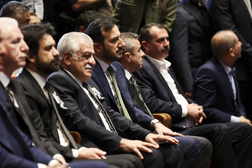 Kare kare veda: Sırrı Süreyya Önder son yolculuğuna böyle uğurlandı - Resim: 45