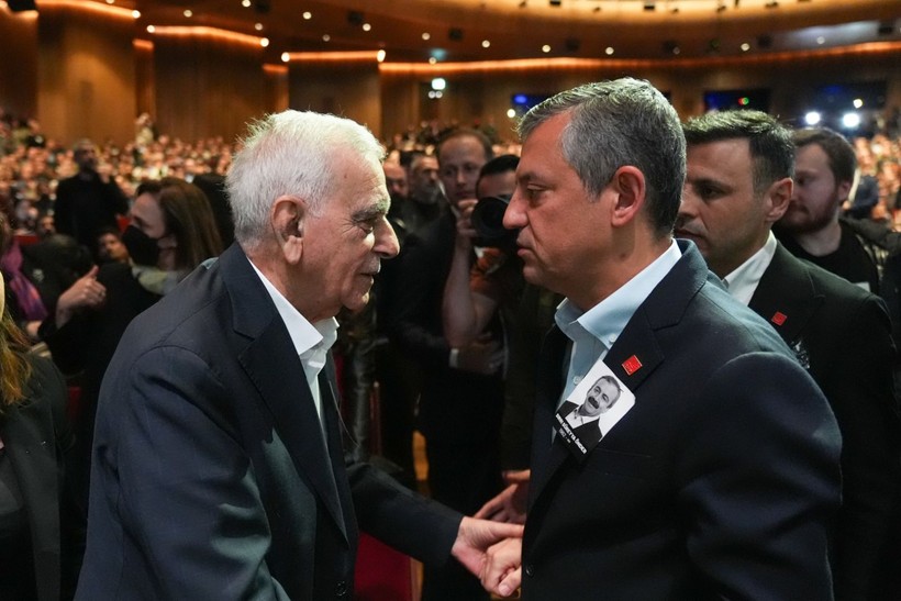 Kare kare veda: Sırrı Süreyya Önder son yolculuğuna böyle uğurlandı - Resim: 52