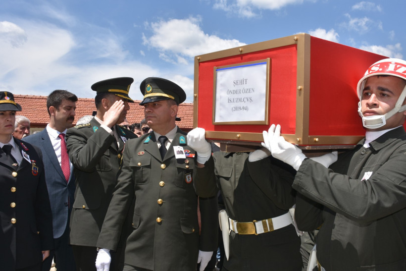 Şehidin kızından kadın askere: 'İğne babama batıyor' - Resim : 3