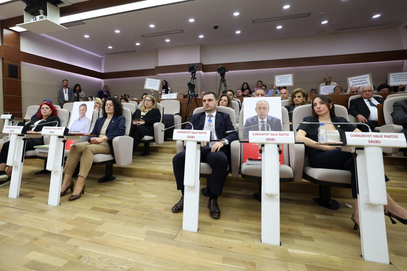 Bakırköy Belediyesi Meclisi'nde tutuklamalara tepki - Resim : 2