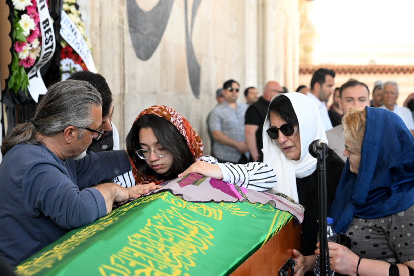 Eski eşi tarafından öldürülen Bahar, son yolculuğuna uğurlandı - Resim : 1