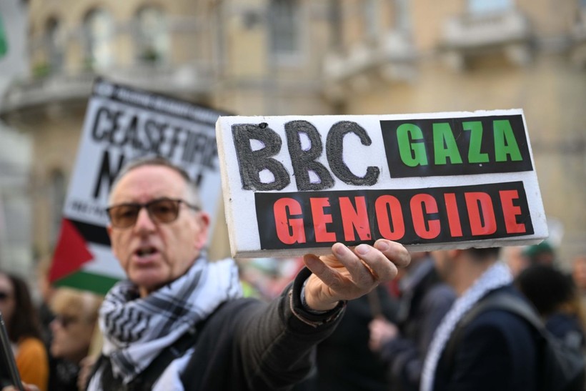 BBC'nin önüne akın ettiler - Resim: 6