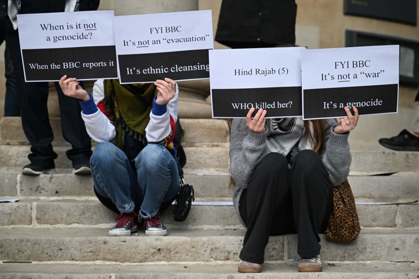 BBC'nin önüne akın ettiler - Resim: 12