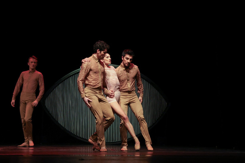 'Tango Tutkusu' sahnede - Resim : 4