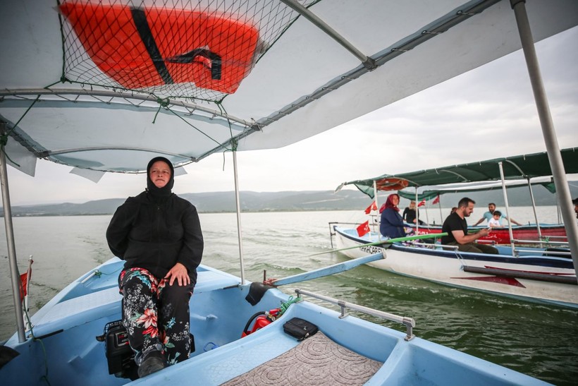 'Küçük Venedik' Gölyazı'nda kadın kaptanlar turizme yön veriyor - Resim: 9