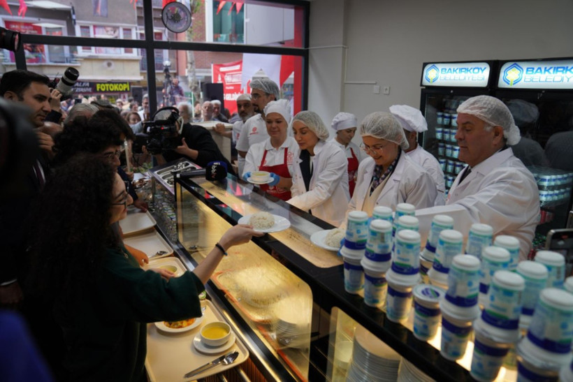 Bakırköy Kent Lokantası açıldı: İlk yemeği Dilek İmamoğlu servis etti - Resim : 1