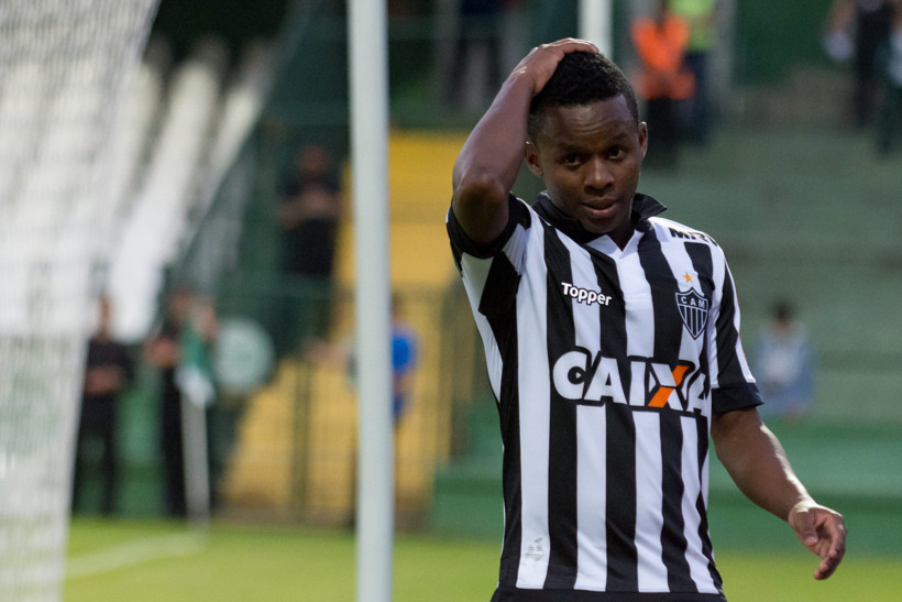 Ekvadorlu futbolcunun evine molotoflu saldırı: Annesi evdeydi! - Resim : 1