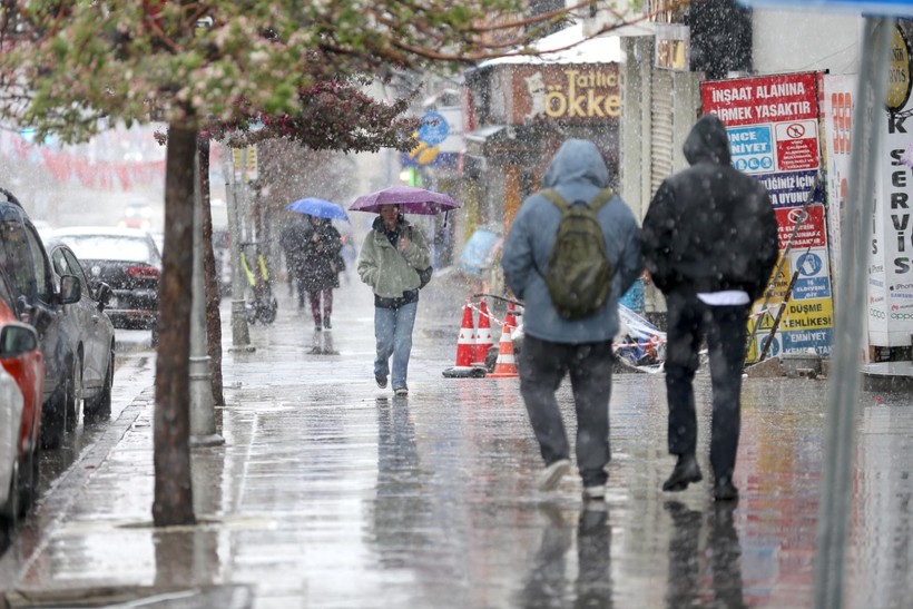 Yaz gelmeden kış geri döndü: Türkiye’nin doğusu beyaza büründü - Resim: 6