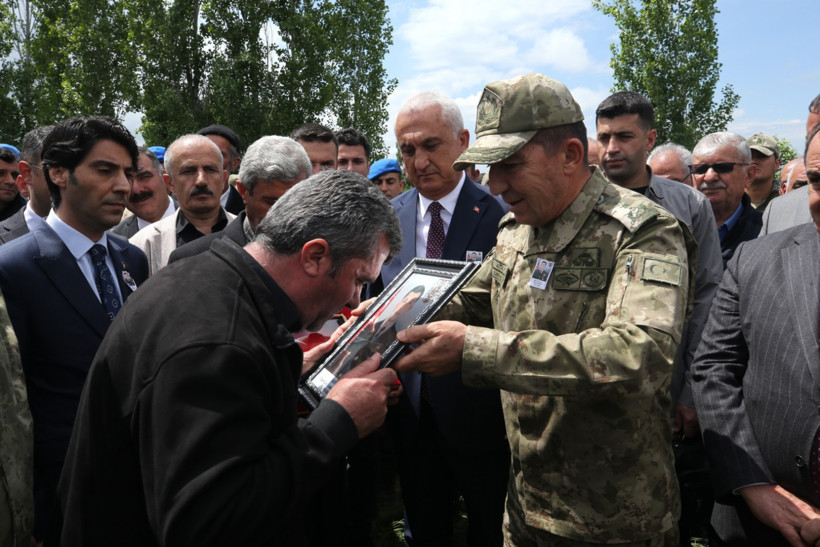 Muş, şehidini uğurladı - Resim : 3