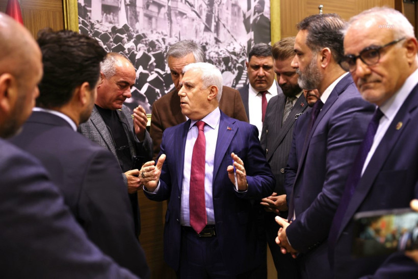 Bursa Büyükşehir Belediye Meclisi'nde AKP ve CHP'liler arasında gerginlik - Resim : 4