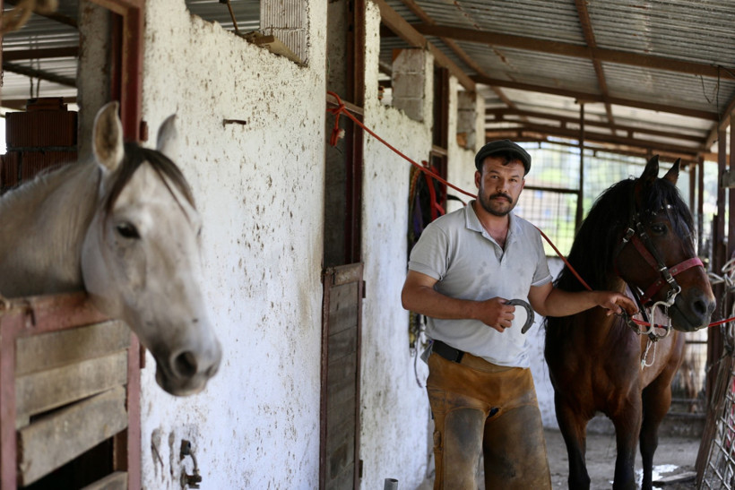 Ambulans şoförü nalbant oldu - Resim : 4