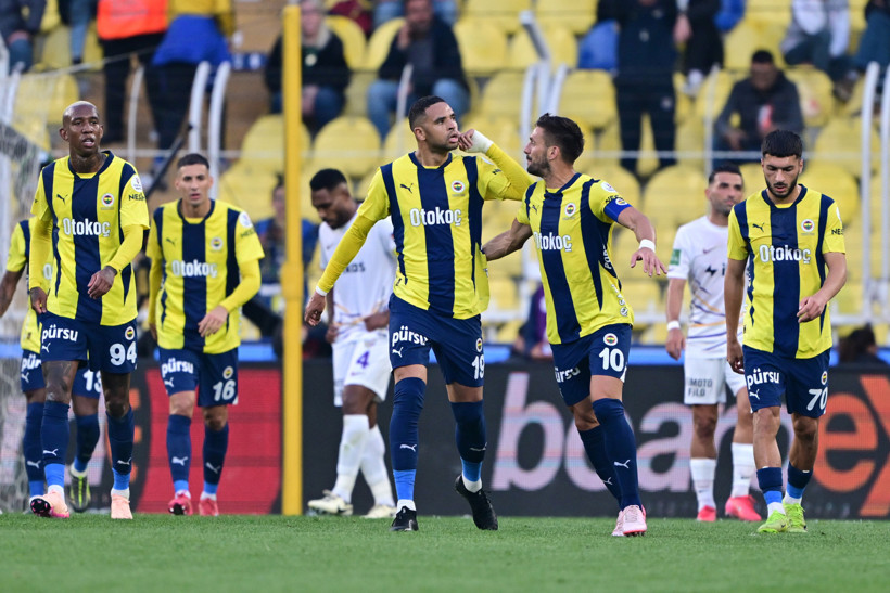 En-Nesyri'den tribünlere olay hareket: Kadıköy'ü karıştırdı - Resim : 1