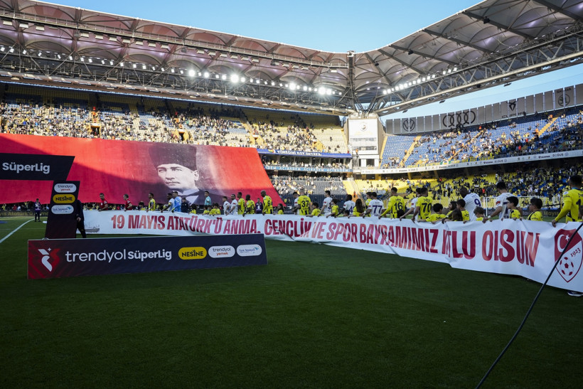 Ali Koç'un seçim kararı da fayda etmedi: Kadıköy'de protesto - Resim : 2